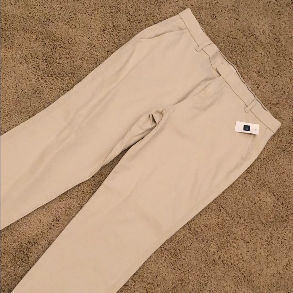 Gap slim crop chinos in cream. NWT